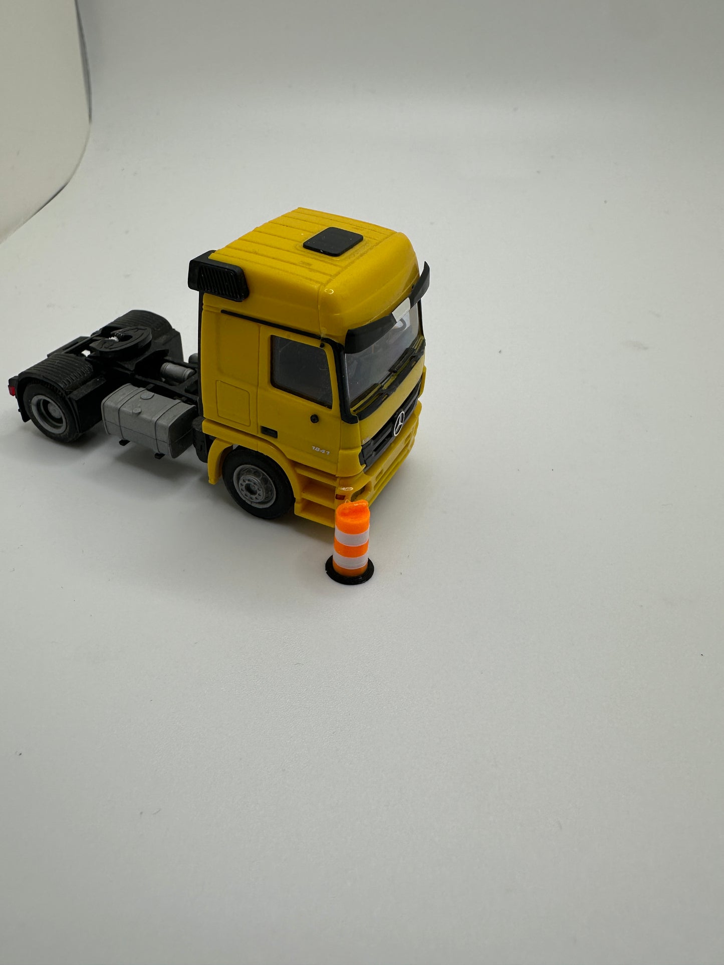 HO scale 1/87 Traffic, construction cone, drum (20 pack)