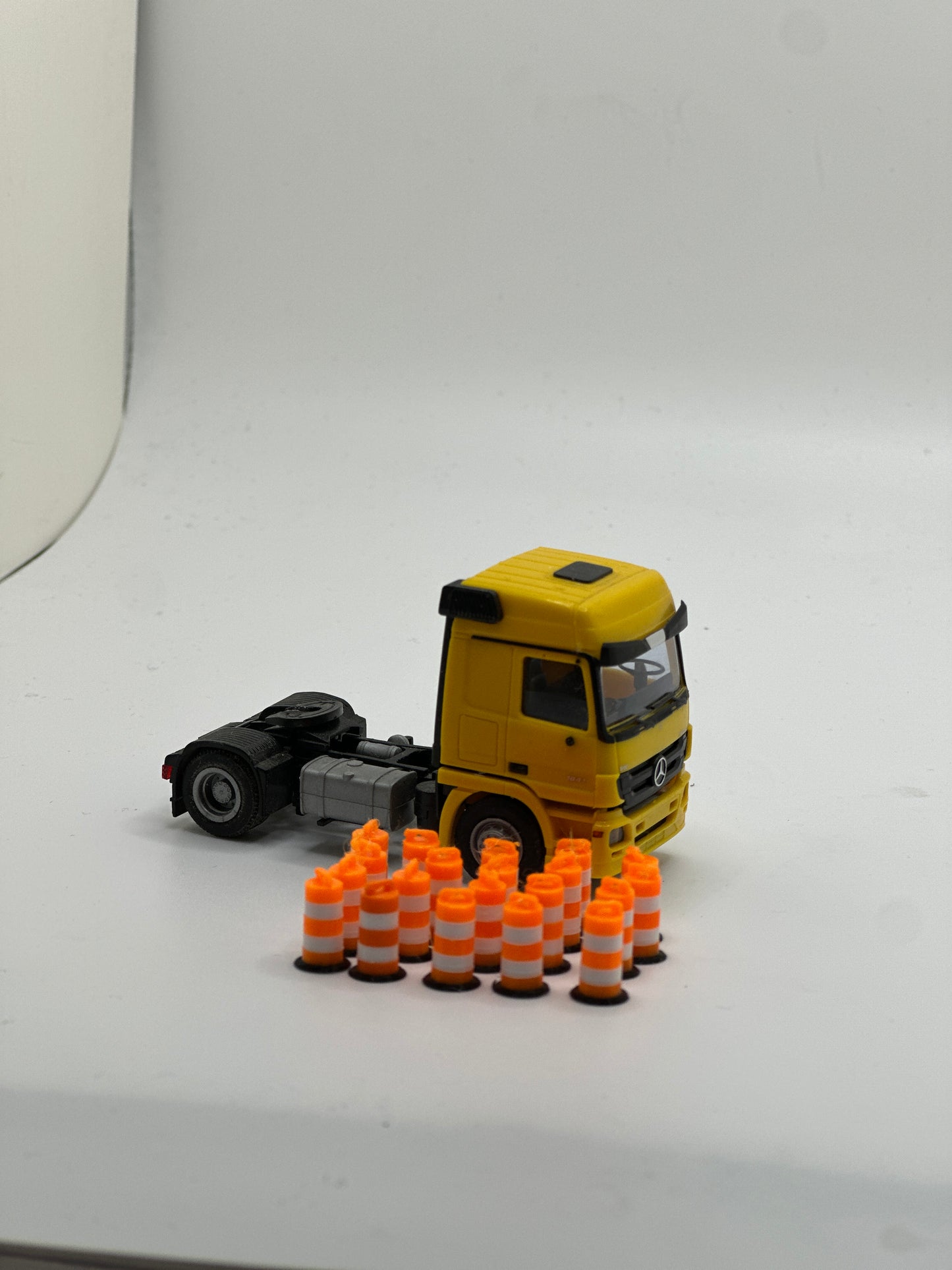 HO scale 1/87 Traffic, construction cone, drum (20 pack)